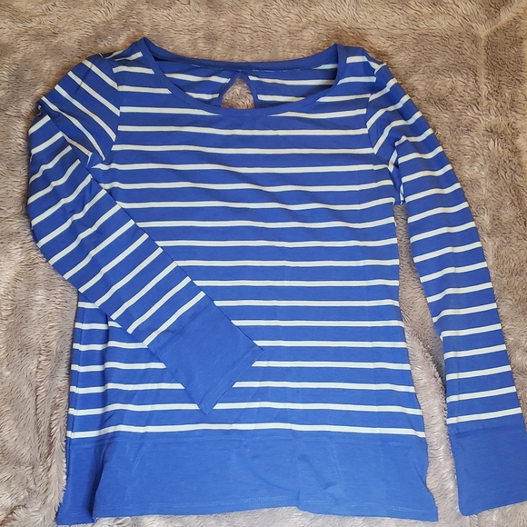 Columbia Tops - NWOT. Long sleeve Columbia PFG shirt